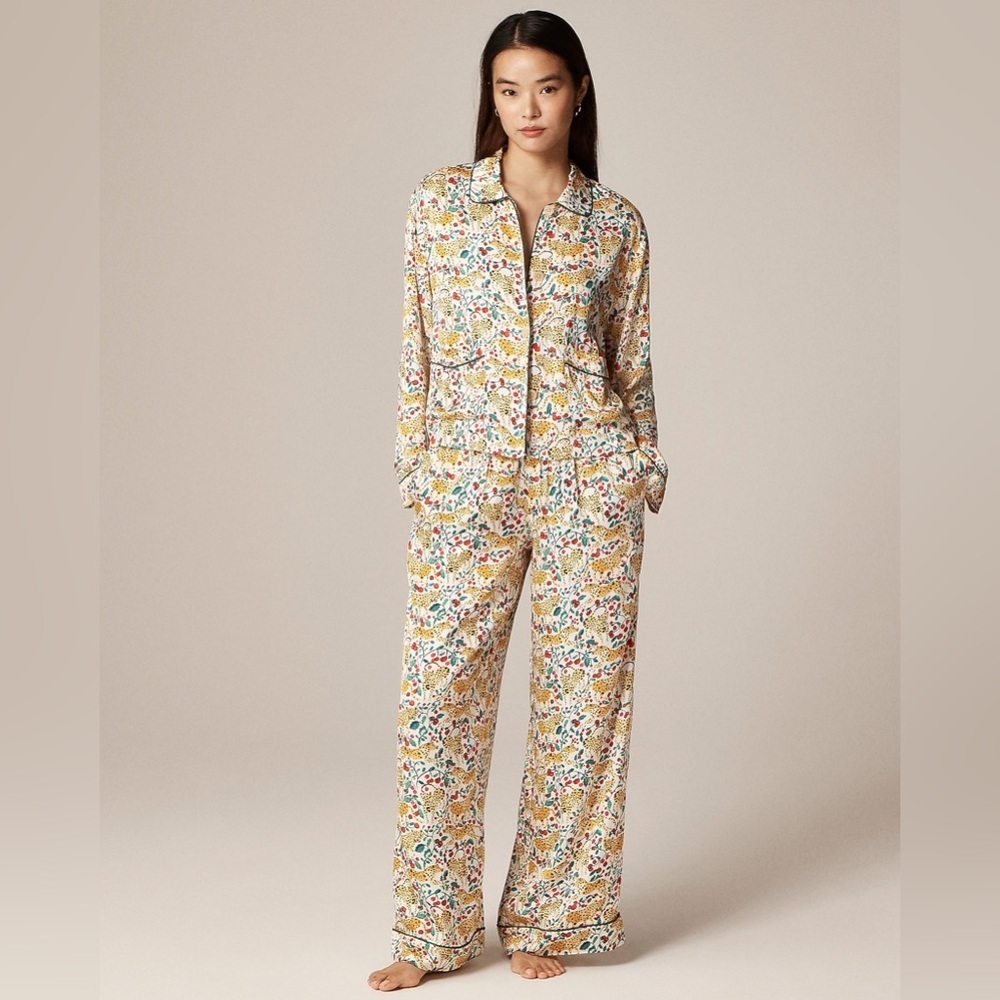 J Crew Soft-shine pajama pant set in holiday jungle print CP637